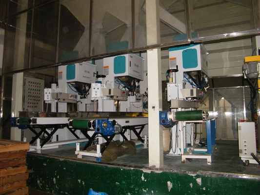 0.5Mpa 15 กก. น้ำหนักบรรจุถุงบรรจุถั่วเครื่องบรรจุภัณฑ์ PLC Control